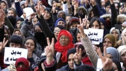 سياسة العصا والجزرة تضع المغرب في مأزق حقيقي
