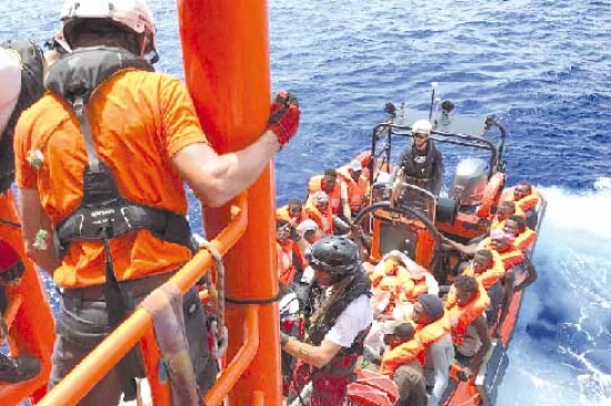 إستئناف عمليات الإنقاذ قبالة السّواحل اللّيبية