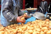 انهيار أسعار الثوم واستقرار كبير في عرض البطاطا