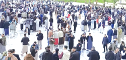 الجزائريـــــون يحـيـــــون الفطـــــر  المبــــارك فــي  تغافــــر وتراحــــم