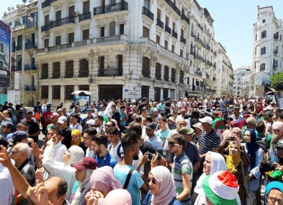 مسيرات طلابية للمطالبة مجددا برحيل النظام وكافة رموزه