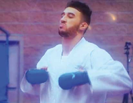 المصارع حسين دايخي يُهدي أوّل ذهبية للجزائر
