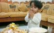 طقــــــــــــوس إفطــــــــــــار الطّفــــــــــــل الصّائــــــــــــم لأوّل مرّة.. ترسيــــــــــــخ للفضيلــــــــــــة