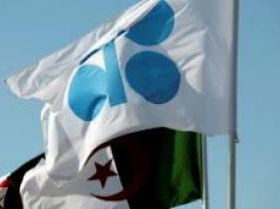 أسعار النفط تتماسك.. ولجنة مراقبة خفض الإنتاج تلتقي بالجزائر  سبتمبر القادم