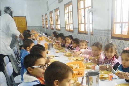6800 تلميذ يتناولون وجبات باردة والنظافة الغائب الأكبر