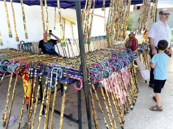 ”مهرجان العصا”.. موروث ثقافي يتواصل..
