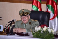 الفريق أحمد ڤايد صالح في زيارة عمل إلى الأكاديمية العسكرية لشرشال&quot;الرئيس الراحل هواري بومدين&quot;