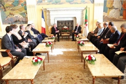 فرنسا تريد تطوير تعاونها مع الجزائر  في قطاع الثقافة والتربية