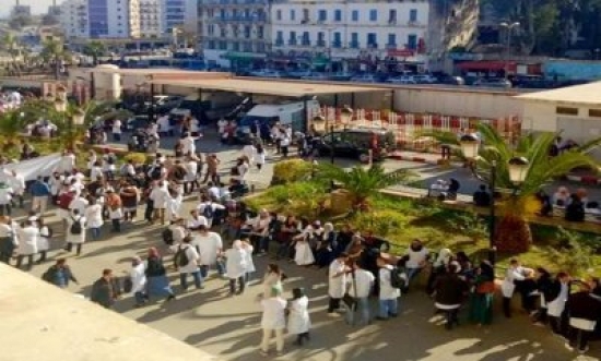 الأطباء المقيمون ينظمون وقفة احتجاجية بالمؤسسة الاستشفائية الجامعية مصطفى باشا