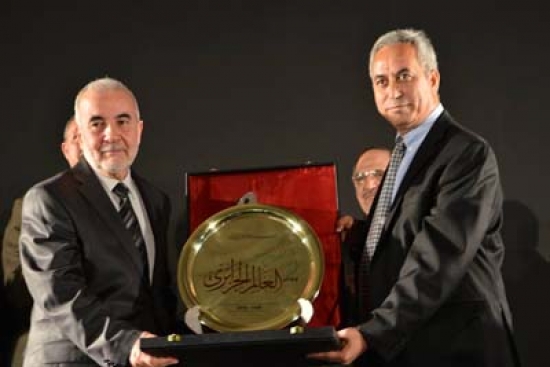 البروفيسور بن عيسى عبد النبي يمنح وسام عالم الجزائر لسنة 2016