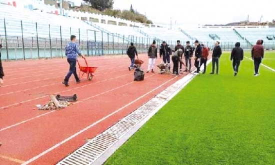 هبة تضامنية لتنظيف ملعب حسين رويبح بجيجل