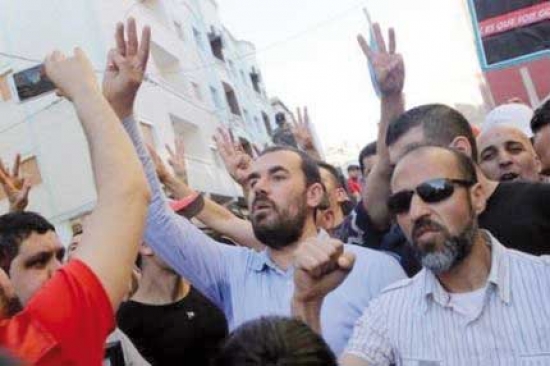 المغرب يلجأ إلى التصعيد ويصدر أوامر باعتقال زعيم الحراك في الحسيمة