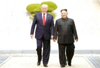 ترامب أول رئيس أمريكي يدخل كوريا الشمالية