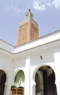مسجد العباد بتلمسان.. تٌحفة تضارع سموّ التاريخ