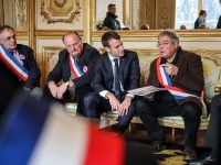 فرنسا: ماكرون يطلق &quot;الحوار الوطني الكبير&quot; لإيجاد حل لأزمة السترات الصفراء