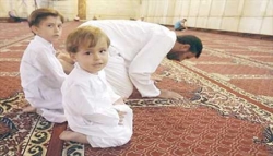 هكذا نشجّع الأطفال على اقتحام المسجد