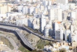 والي وهران يحمل رؤساء البلديات مسؤولية تنامي البناء الفوضوي