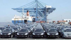 بوشوارب: الاستمرار في عملية تقليص واردات السيارات