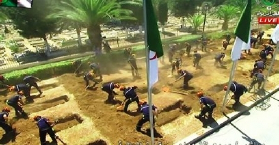 دفن رفات 24 من رموز المقاومة الشعبية ضد الاستعمار الفرنسي بمقبرة العالية