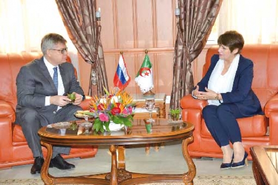 بن غبريت  تستقبل سفير روسيا بالجزائر