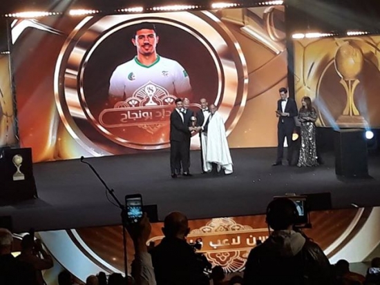 تتويج بونجاح بالكرة الذهبية لأحسن لاعب جزائري 2018