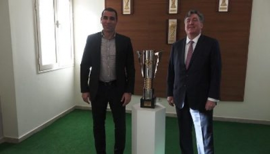 سفير الولايات المتحدة الأمريكية بالجزائر في زيارة إلى مقر الاتحادية الجزائرية لكرة القدم