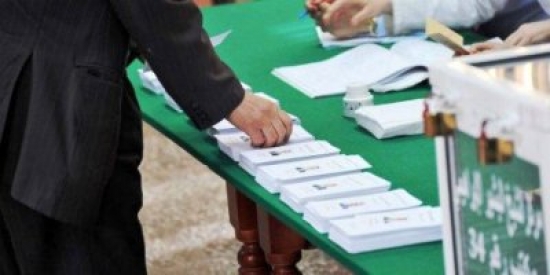 تحديد إجراءات اكتتاب التوقيعات الفردية ونص أوراق التصويت ومميزاتها التقنية