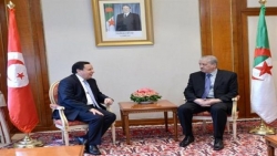 سلال يستقبل وزير الشؤون الخارجية التونسي