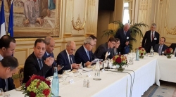 يوسفي يؤكد لرؤساء المؤسسات الفرنسية أن الجزائر بصدد البحث عن شراكة مستدامة