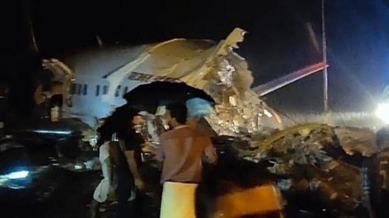 ﻿الهند: تحطم طائرة على متنها 185 شخصا على الأقل