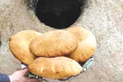 ”مطلوع المفروش”..خبز تقليدي يلقى رواجا خلال رمضان