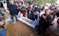 المجاهد أحمد قادة يوارى الثري في جو مهيب  بمقبرة بوزوران بباتنة