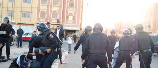 قوات الاحتلال المغربية تقمع متظاهرين صحراويين