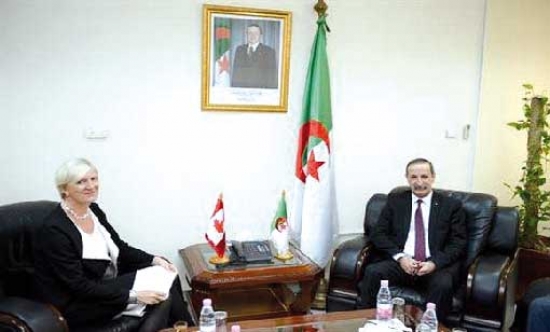 كعوان يتحادث مع سفيرة كندا بالجزائر