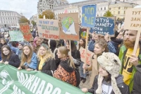 انطلاق أكبر تظاهرة طلابية ضد الكوارث المناخية