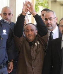 الاحتلال ينقل المناضل الفلسطيني مروان البرغوثي إلى العزل الانفرادي