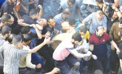 القوات الصهيونيــة تواصل  جريمـة قصف تجمعات الجياع