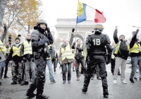 السّترات الصّفراء يرفضون مبادارات الرّئيس الفرنسي