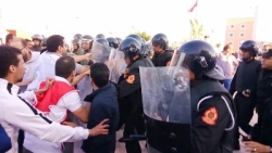 قوات الاحتلال المغربي تتدخل بعنف ضد معطلين صحراويين بالعيون المحتلة