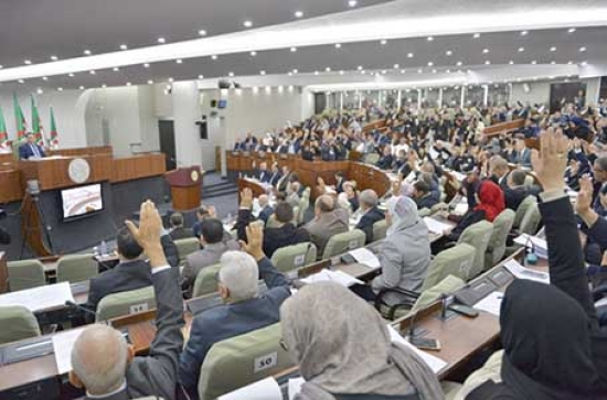تاريخ انتهاء الدورة البرلمانية العادية غير محدّد دستوريا