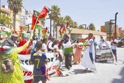 متظاهرون بالخثيراس يطالبون اسبانيا بتمكين الصحراويين من تقرير مصيرهم