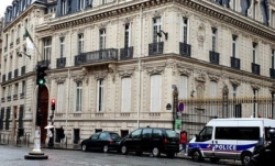إعادة وضع جهاز الحراسة الثابتة أمام السفارة الجزائرية بفرنسا