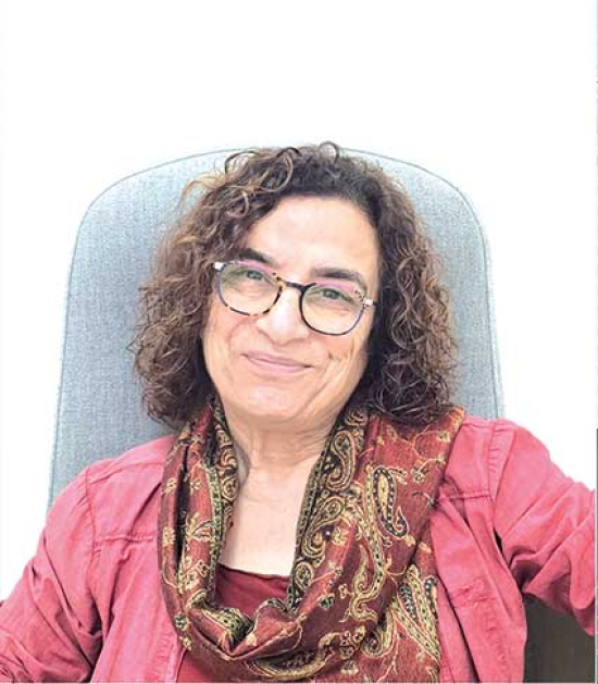 الإنســان الـذي يفقـد ظلّـه ويخاف لعنـة الذكريــات