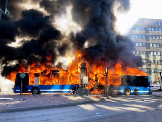 السويد : انفجار حافلة وسط العاصمة ستوكهولم