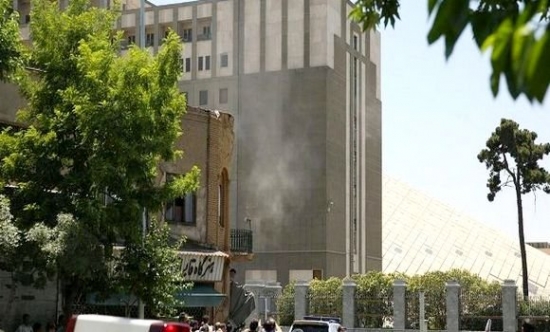 الجزائر تدين الهجومين الإرهابيين على مقر البرلمان الإيراني ومرقد الإمام  الخميني