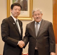 يقوم بزيارة عمل الى الجزائر أويحيى يستقبل الوزير المنتدب للاقتصاد والتجارة والصناعة الياباني