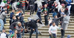 أحداث شغب مقابلة مولودية الجزائر- إتحاد بلعباس : توقيف 42 مناصر وإصابة 18 شرطي 4 منهم في حالة خطيرة