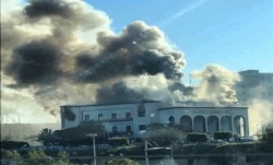 تعرض مبنى وزارة الخارجية الليبية في طرابلس لهجوم إرهابي يخلف أربعة قتلى