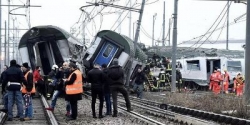 ايطاليا: قتيلان في خروج قطار عن سكته بالقرب من ميلانو