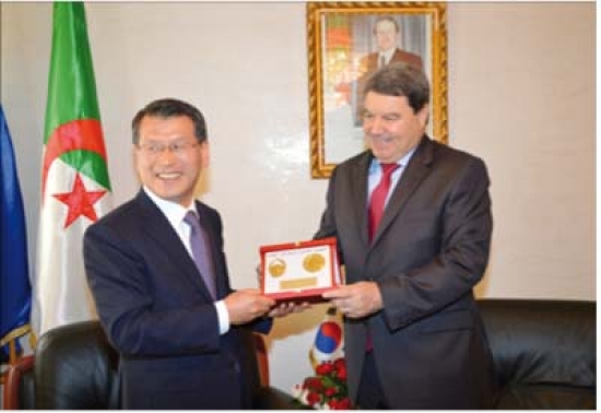 اللواء هامل يستقبل سفير كوريا بالجزائر